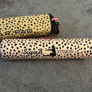 suzie b fitness barbell pad. cheetah print great condition.